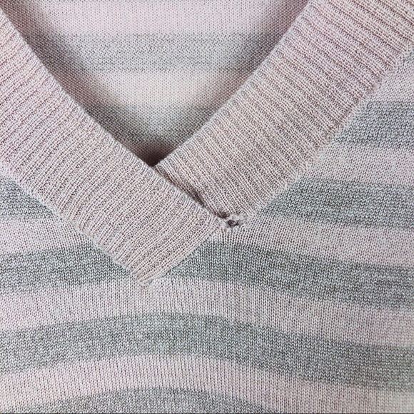 CLUB MONACO | Long Sleeve Stripped V-neck Top - Picture 2 of 5